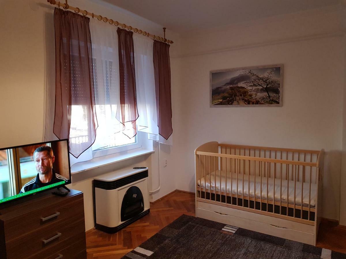 Lia Apartman Kiskunhalas Exterior foto